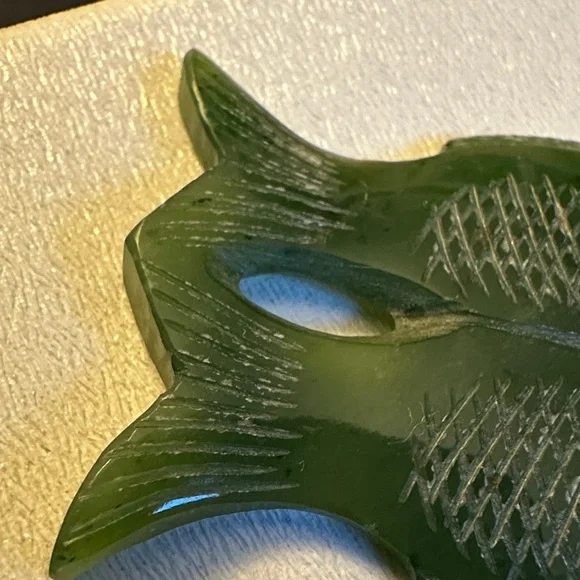 Vintage 14K Gold Carved Green Jade Double Fish Pendant - Nephrite - Picture 3 of 7